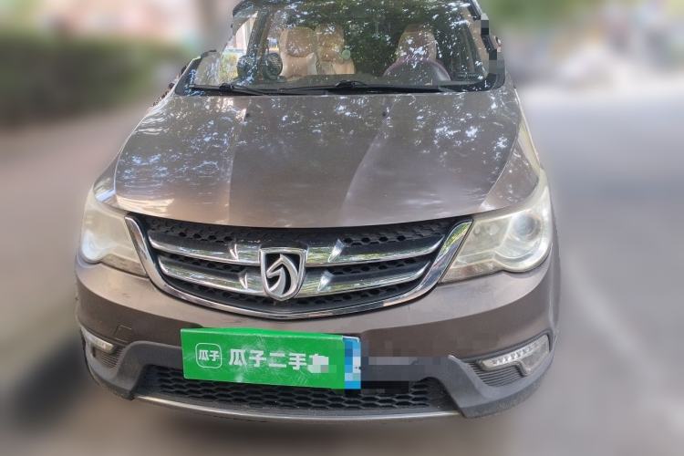 Used Baojun 730 2014 1.5L manual Comfort version 7 seats Front