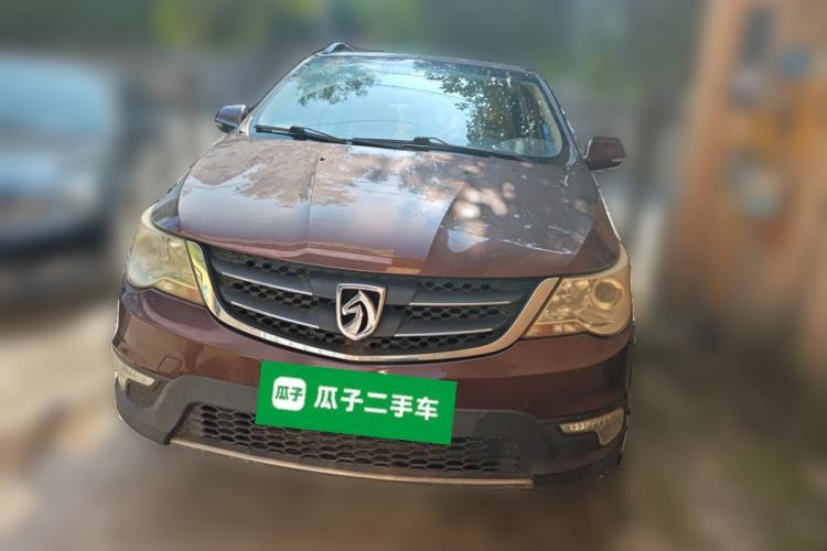 Used Baojun 730 2014 1.5L manual luxury trim 7 seats Front