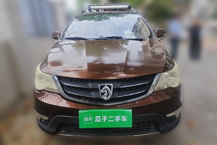 Used Baojun 730 2014 1.5L manual Comfort version 7 seats Front