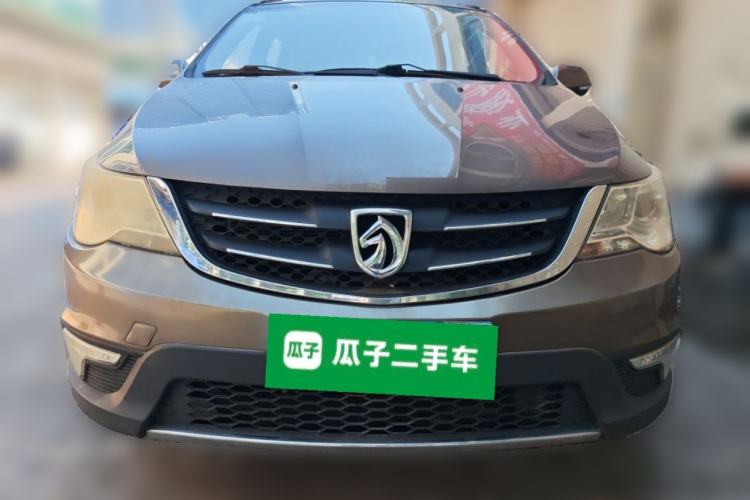 Used Baojun 730 2014 1.5L manual Comfort version 7 seats Front