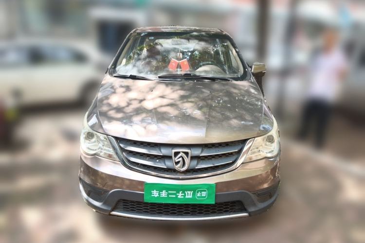 Used Baojun 730 2014 1.5L manual standard trim 7 seats Front