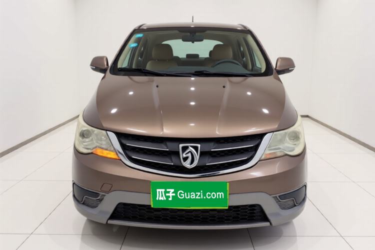 Used Baojun 730 2014 1.5L manual standard trim 7 seats Front
