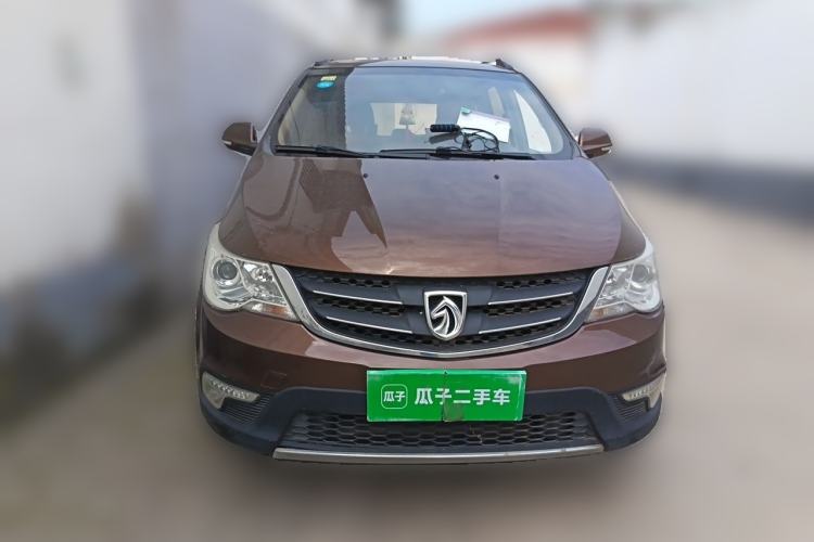Used Baojun 730 2014 1.5L manual Comfort version 7 seats Front