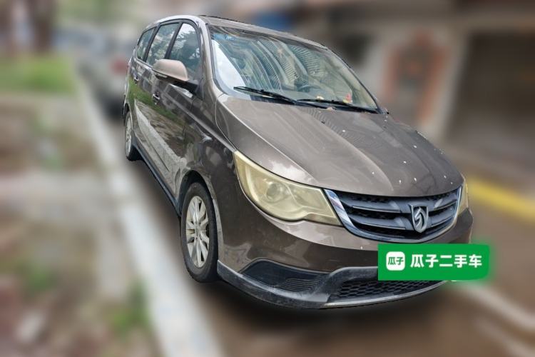 Used Baojun 730 2014 1.5L manual Comfort version 7 seats Front Right 45 Deg