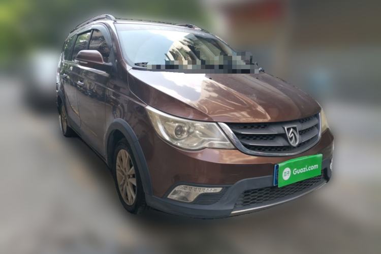 Used Baojun 730 2014 1.5L manual Comfort version 7 seats Front Right 45 Deg