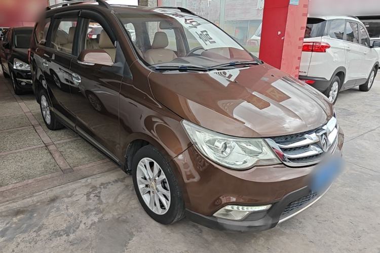 Used Baojun 730 2014 1.5L manual luxury trim 7 seats Front Right 45 Deg
