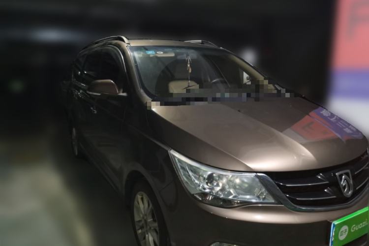 Used Baojun 730 2014 1.5L manual Comfort version 7 seats Front Right 45 Deg