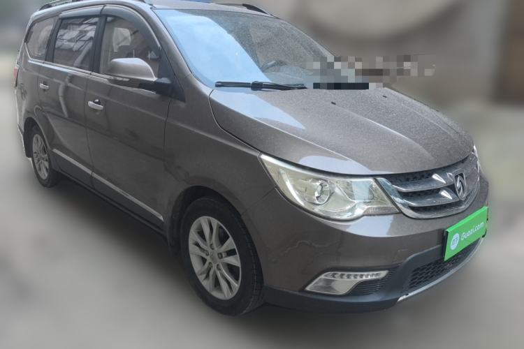 Used Baojun 730 2014 1.5L manual Comfort version 7 seats Front Right 45 Deg