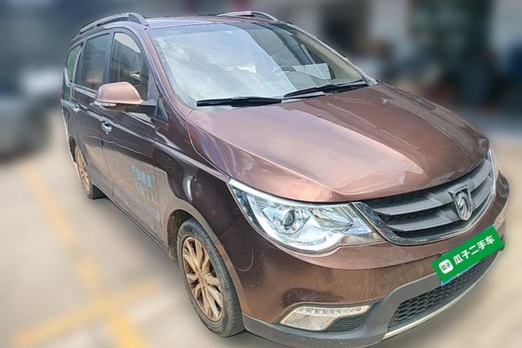 Used Baojun 730 2014 1.5L manual Comfort version 7 seats Front Right 45 Deg