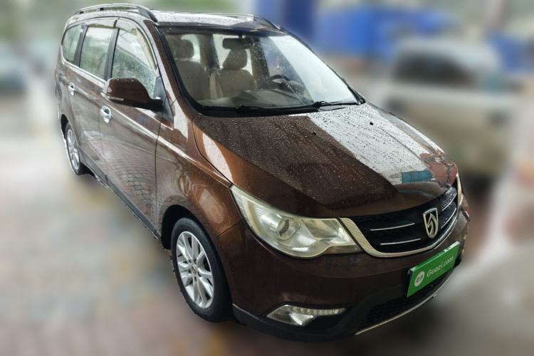Used Baojun 730 2014 1.5L manual luxury trim 7 seats Front Right 45 Deg