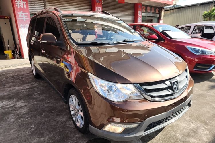 Used Baojun 730 2014 1.5L manual Comfort ESP version 7 seats Front Right 45 Deg