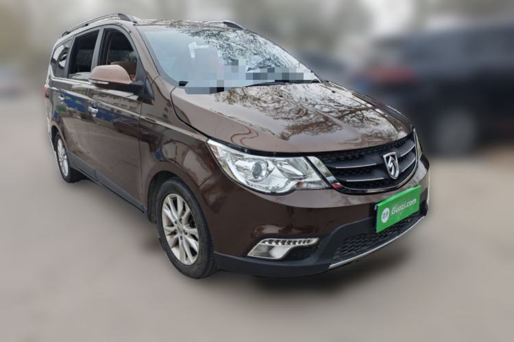 Used Baojun 730 2014 1.5L manual luxury trim 7 seats Front Right 45 Deg