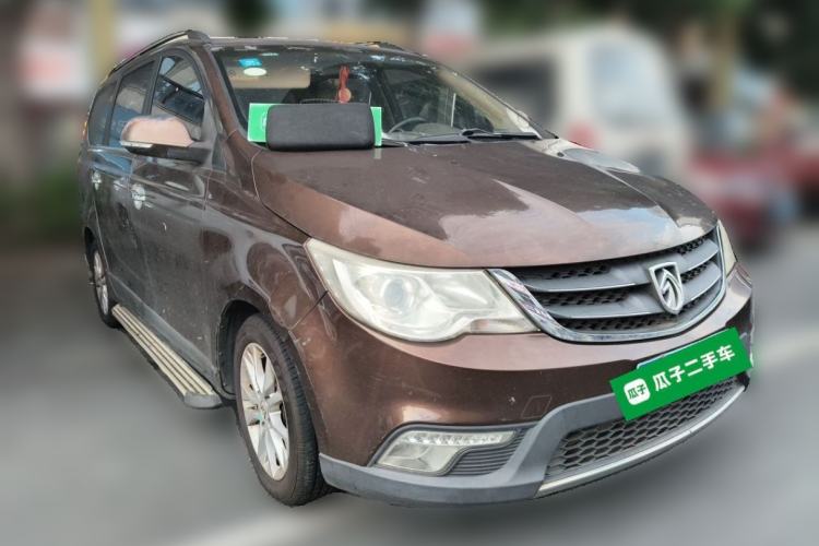 Used Baojun 730 2014 1.5L manual Comfort ESP version 7 seats Front Right 45 Deg