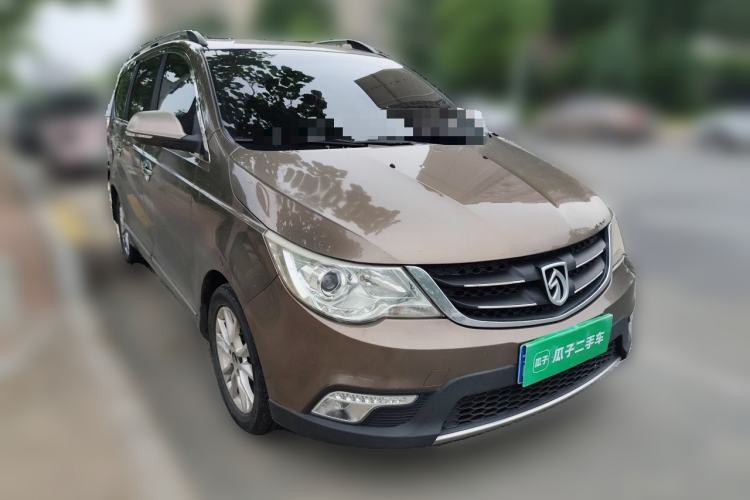Used Baojun 730 2014 1.5L manual luxury trim 7 seats Front Right 45 Deg