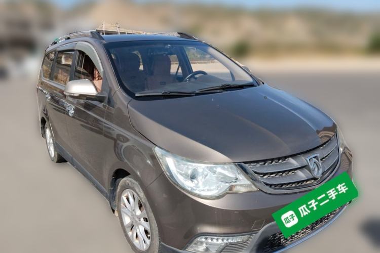 Used Baojun 730 2014 1.5L manual Comfort version 7 seats Front Right 45 Deg