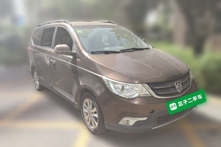 Used Baojun 730 2014 1.5L manual luxury trim 7 seats Front Right 45 Deg