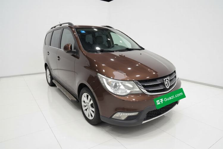 Used Baojun 730 2014 1.5L manual Comfort ESP version 7 seats Front Right 45 Deg