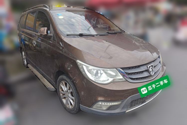 Used Baojun 730 2014 1.5L manual Comfort ESP version 7 seats Front Right 45 Deg