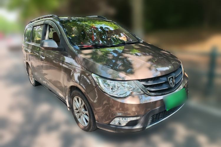 Used Baojun 730 2014 1.5L manual Comfort ESP version 7 seats Front Right 45 Deg
