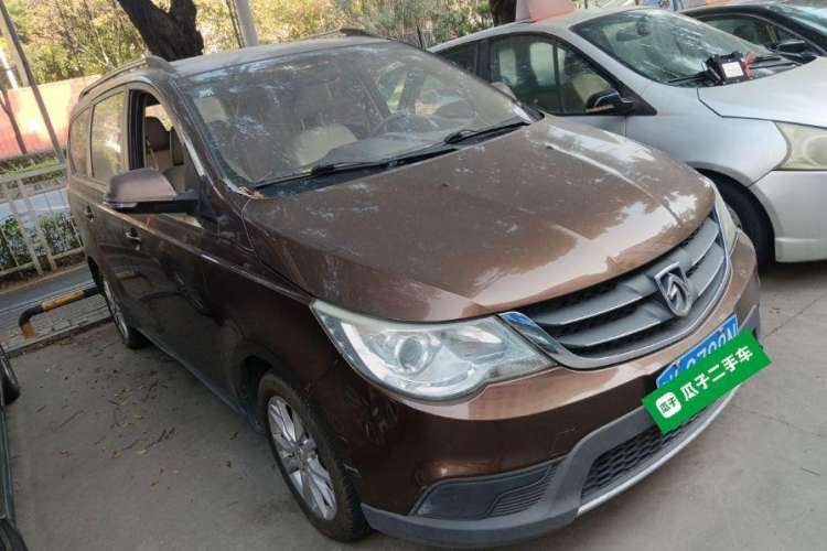 Used Baojun 730 2014 1.5L manual standard trim 7 seats Front Right 45 Deg