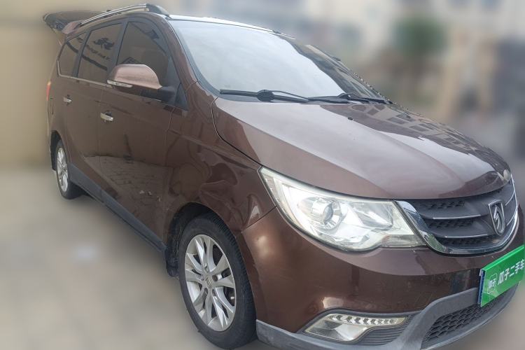 Used Baojun 730 2014 1.5L manual luxury trim 7 seats Front Right 45 Deg