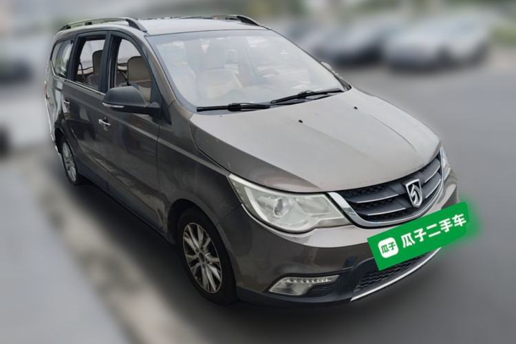 Used Baojun 730 2014 1.5L manual luxury trim 7 seats Front Right 45 Deg