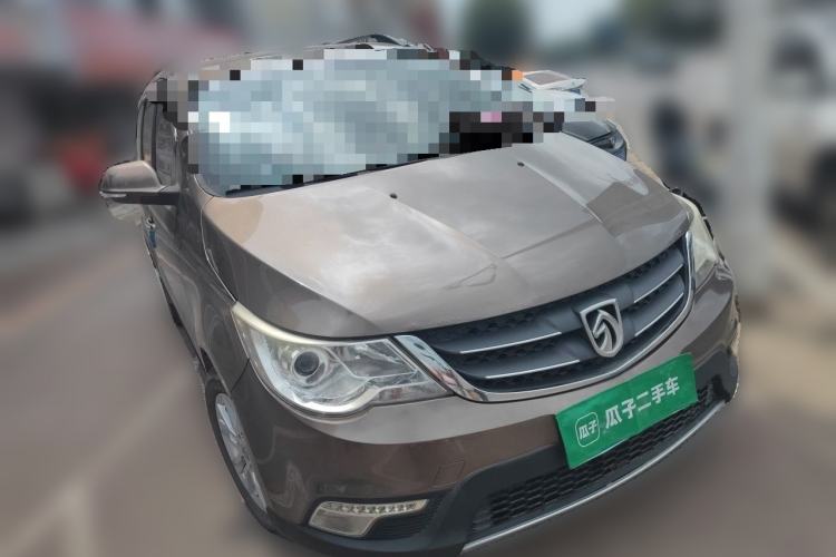 Used Baojun 730 2014 1.5L manual standard trim 7 seats Front Right 45 Deg