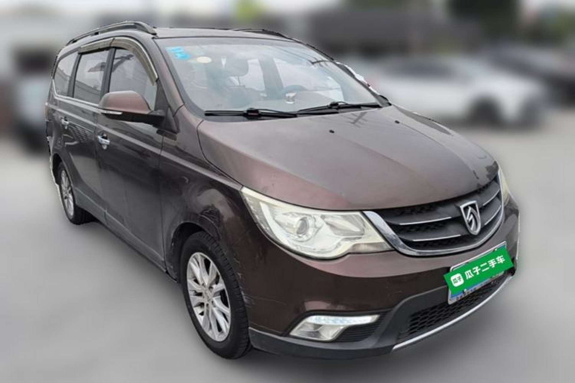 Used Baojun 730 2014 1.5L manual luxury trim 7 seats Front Right 45 Deg