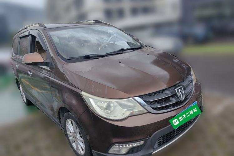 Used Baojun 730 2014 1.5L manual Comfort ESP version 7 seats Front Right 45 Deg