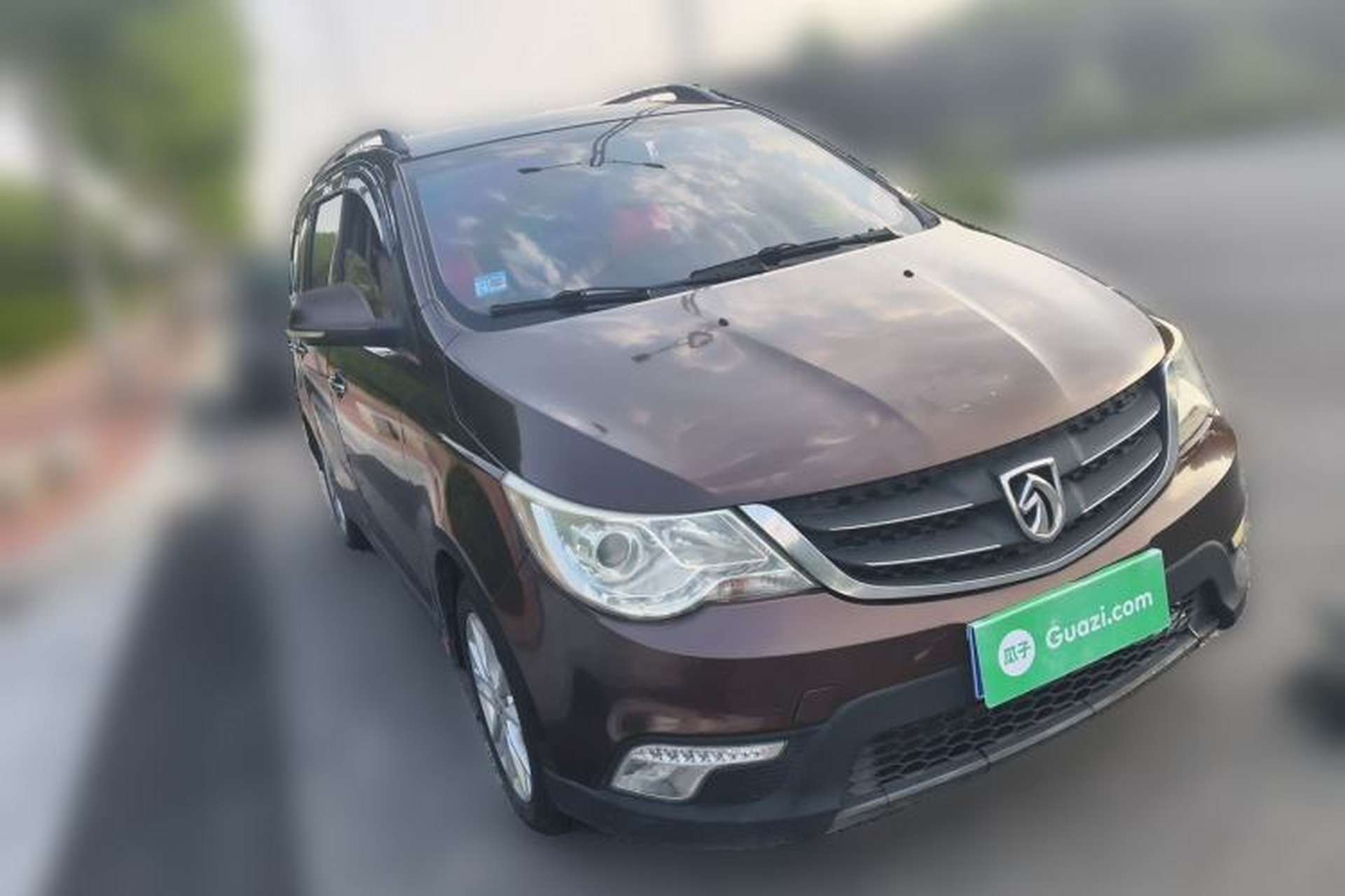 Used Baojun 730 2014 1.5L manual Comfort ESP version 7 seats Front Right 45 Deg