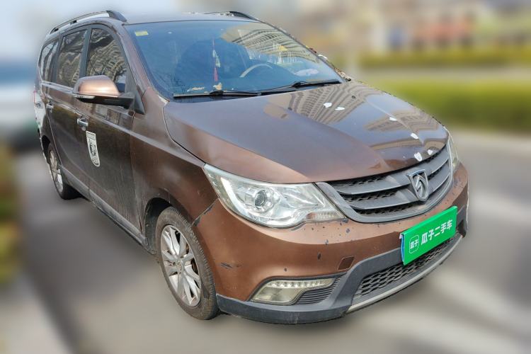 Used Baojun 730 2014 1.5L manual Comfort ESP version 7 seats Front Right 45 Deg
