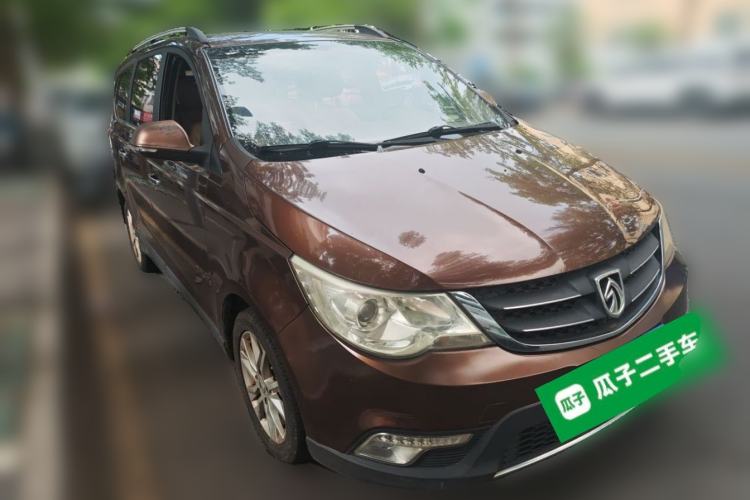 Used Baojun 730 2014 1.5L manual Comfort version 7 seats Front Right 45 Deg