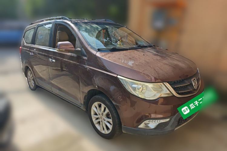 Used Baojun 730 2014 1.5L manual luxury trim 7 seats Front Right 45 Deg