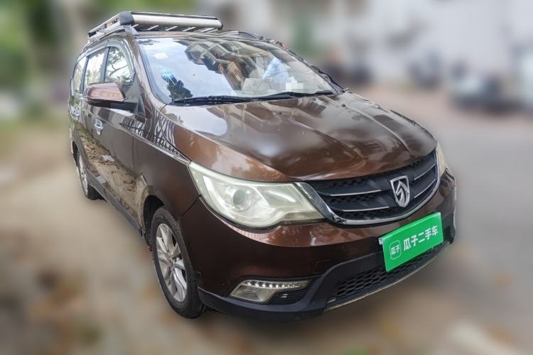 Used Baojun 730 2014 1.5L manual Comfort version 7 seats Front Right 45 Deg