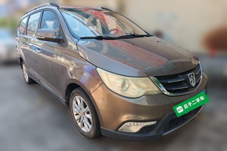 Used Baojun 730 2014 1.5L manual Comfort version 7 seats Front Right 45 Deg