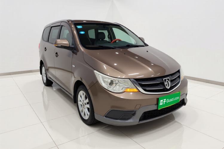 Used Baojun 730 2014 1.5L manual standard trim 7 seats Front Right 45 Deg
