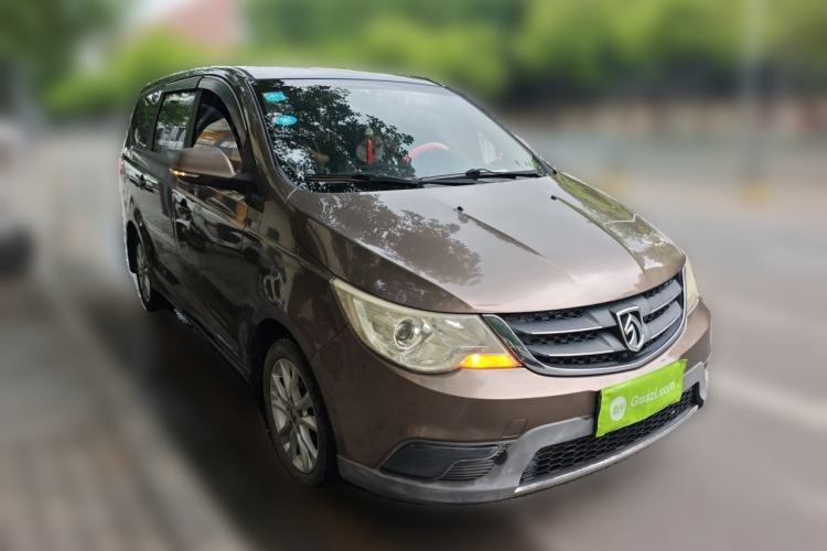 Used Baojun 730 2014 1.5L manual standard trim 7 seats Front Right 45 Deg