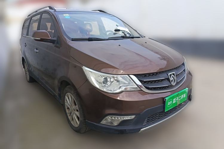 Used Baojun 730 2014 1.5L manual Comfort version 7 seats Front Right 45 Deg