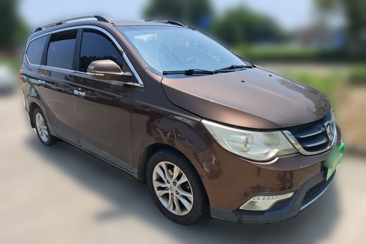 Used Baojun 730 2014 1.5L manual Comfort version 7 seats Front Right 45 Deg