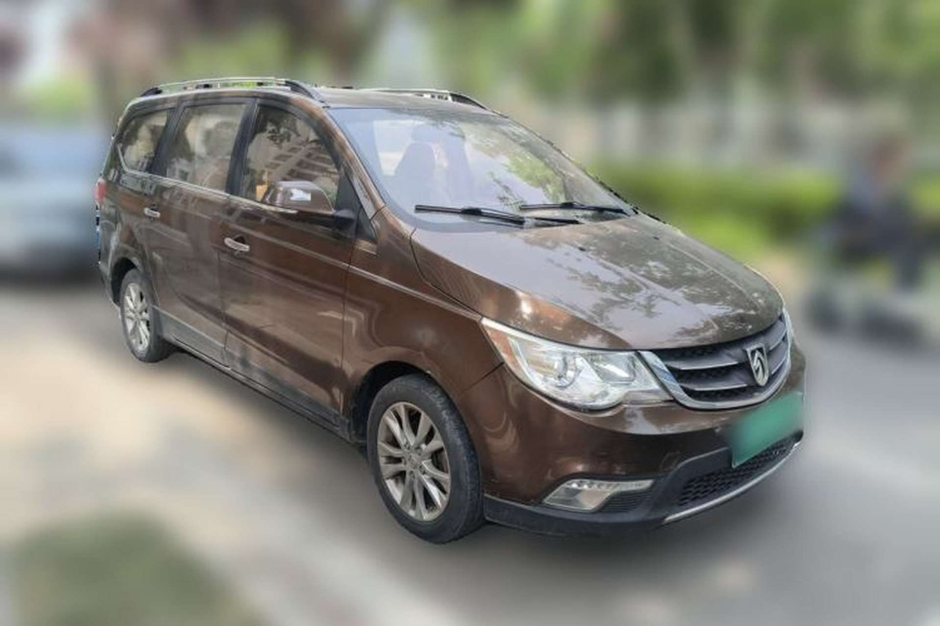 Used Baojun 730 2014 1.5L manual luxury trim 7 seats Front Right 45 Deg