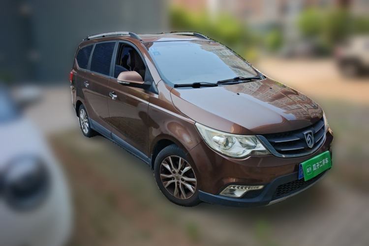 Used Baojun 730 2014 1.5L manual luxury trim 7 seats Front Right 45 Deg