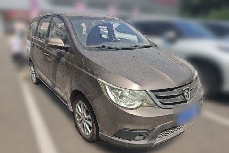 Used Baojun 730 2014 1.5L manual standard trim 7 seats Front Right 45 Deg
