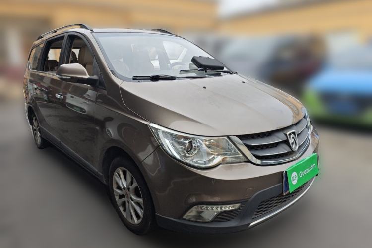 Used Baojun 730 2014 1.5L manual luxury trim 7 seats Front Right 45 Deg
