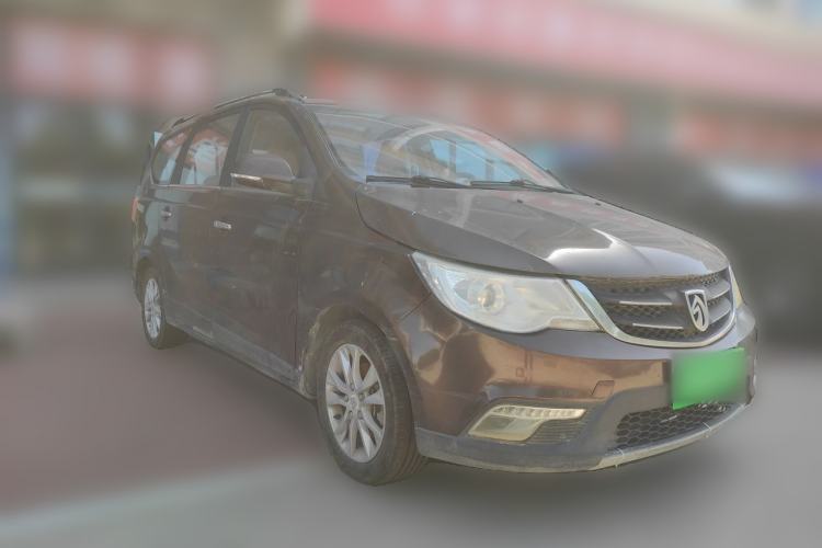 Used Baojun 730 2014 1.5L manual luxury trim 7 seats Front Right 45 Deg