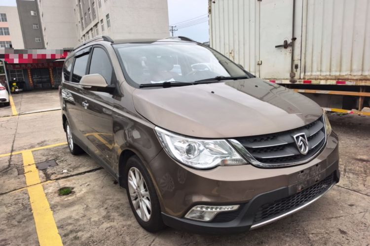 Used Baojun 730 2014 1.5L manual Comfort version 7 seats Front Right 45 Deg