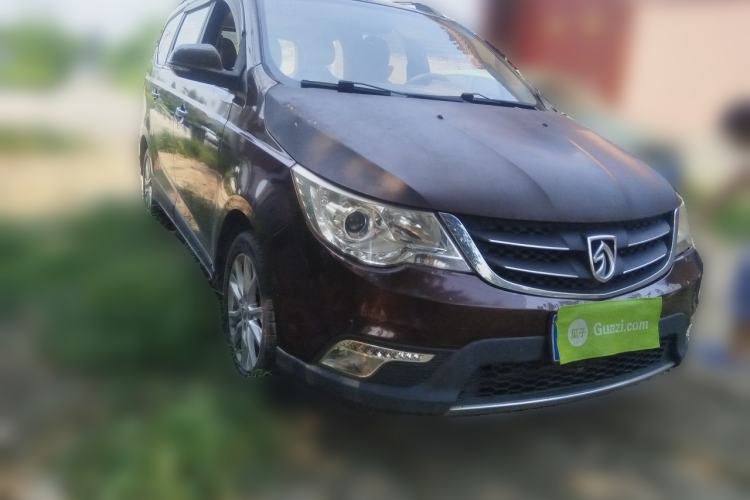Used Baojun 730 2014 1.5L manual standard trim 7 seats Front Right 45 Deg