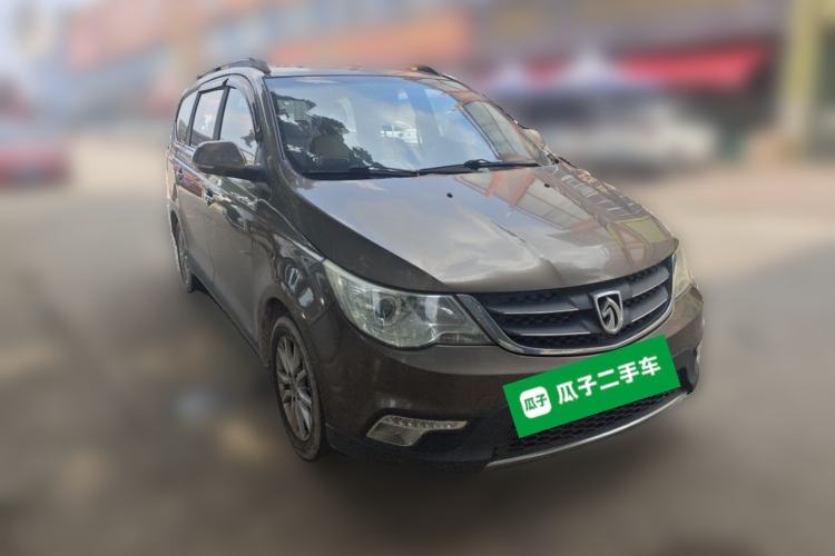Used Baojun 730 2014 1.5L manual Comfort ESP version 7 seats Front Right 45 Deg