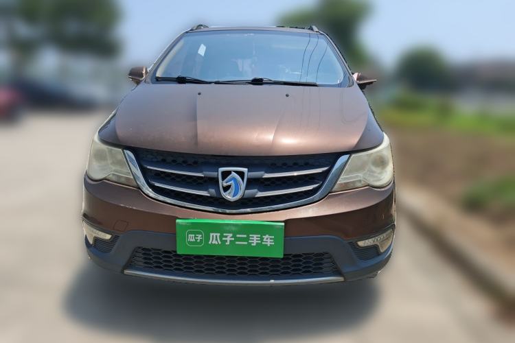 Used Baojun 730 2014 1.5L manual Comfort version 7 seats Front