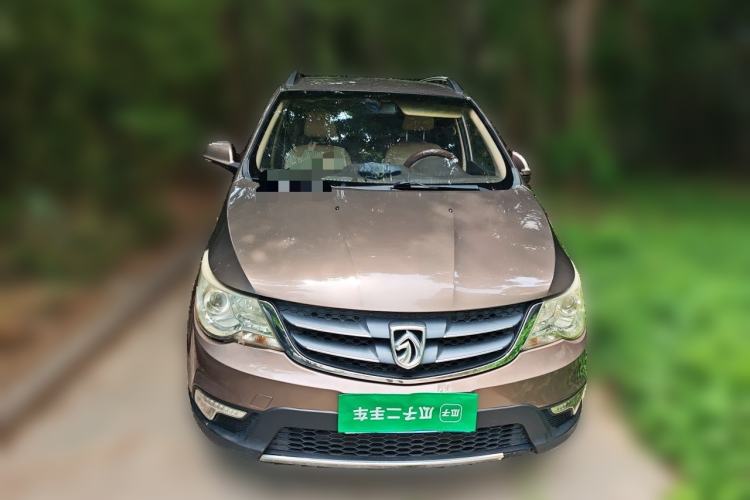 Used Baojun 730 2014 1.5L manual Comfort version 7 seats Front