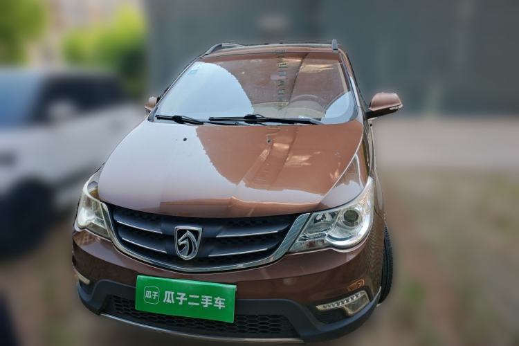 Used Baojun 730 2014 1.5L manual luxury trim 7 seats Front